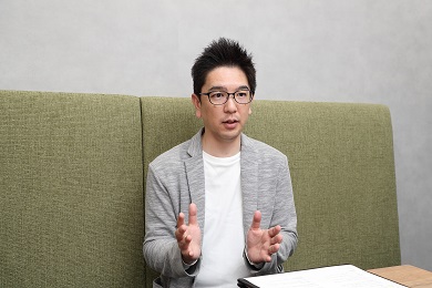 インタビューの様子